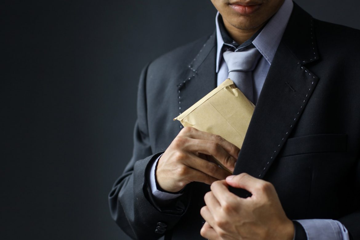 uprawnienia komornika